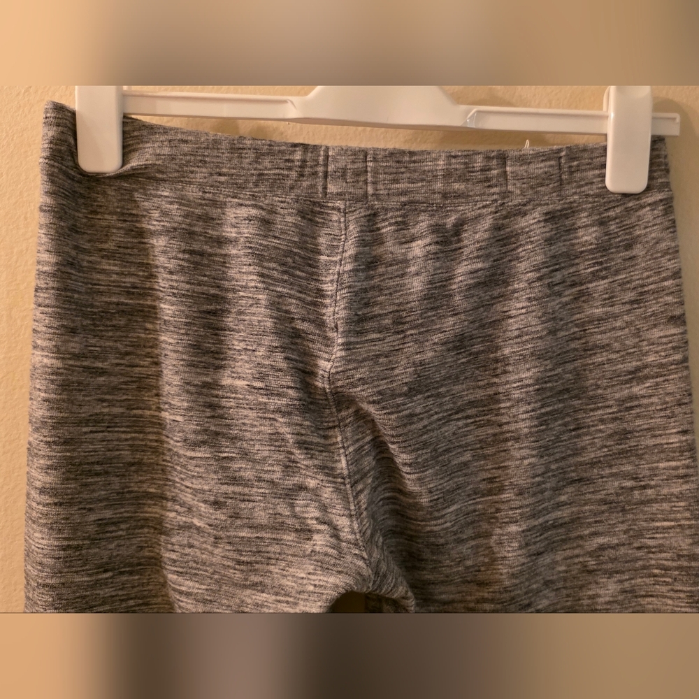 GAP Heathered Gray Women's‎ Capris (Size Medium) - Picture 5 of 16